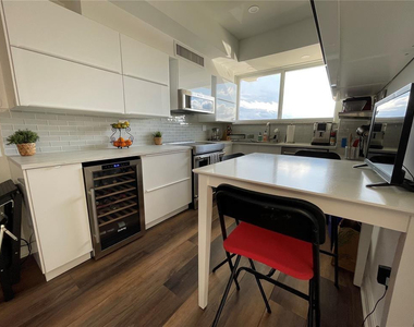 333 Sunset Drive - Photo Thumbnail 9