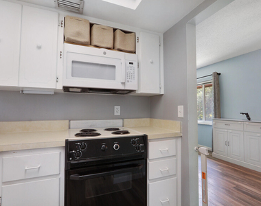 312 Southwind Drive - Photo Thumbnail 15