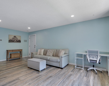 312 Southwind Drive - Photo Thumbnail 5