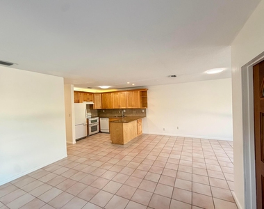 630 Ne 19th Avenue - Photo Thumbnail 8