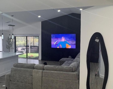 8520 Tourmaline Boulevard - Photo Thumbnail 6