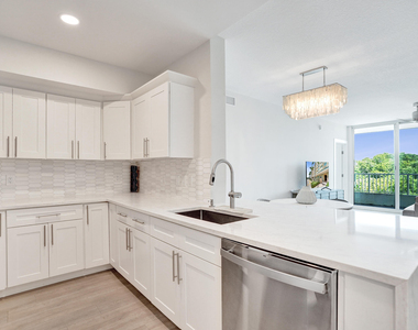 700 E Boynton Beach Boulevard - Photo Thumbnail 7