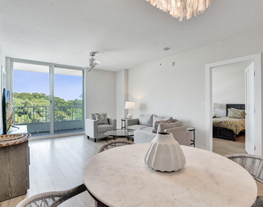 700 E Boynton Beach Boulevard - Photo Thumbnail 4