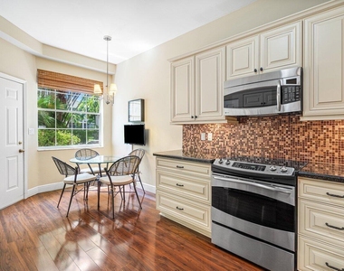 5070 Lake Catalina Drive - Photo Thumbnail 8
