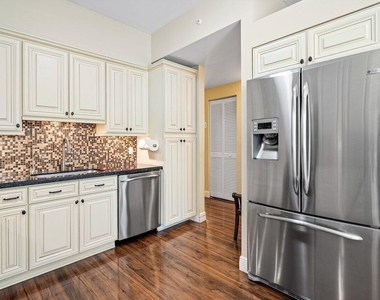 5070 Lake Catalina Drive - Photo Thumbnail 10