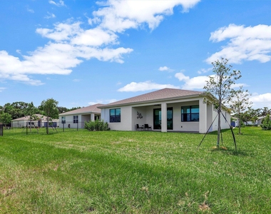 5795 Se Sky Blue Circle - Photo Thumbnail 35