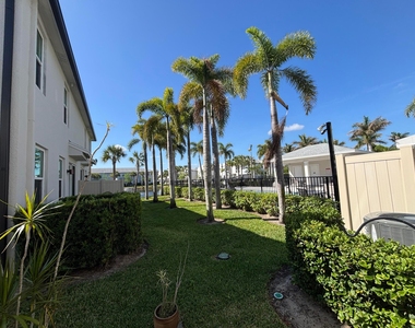 2410 Se Tarvest Way - Photo Thumbnail 22