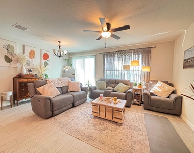 2410 Se Tarvest Way - Photo Thumbnail 5