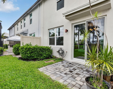 2410 Se Tarvest Way - Photo Thumbnail 38