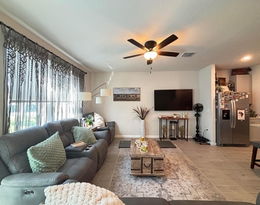 2410 Se Tarvest Way - Photo Thumbnail 2