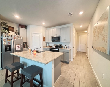 2410 Se Tarvest Way - Photo Thumbnail 12