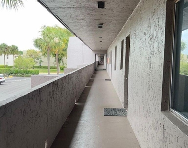 2828 Casita Way - Photo Thumbnail 2