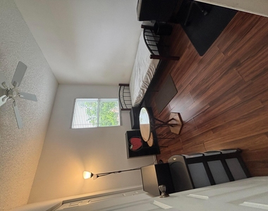 2941 Crestwood Terrace - Photo Thumbnail 4