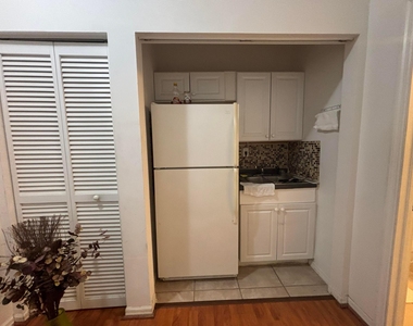 2941 Crestwood Terrace - Photo Thumbnail 9