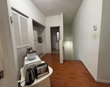 2941 Crestwood Terrace - Photo Thumbnail 8