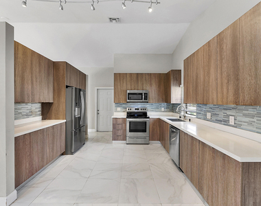11461 Nw 39th Street - Photo Thumbnail 10
