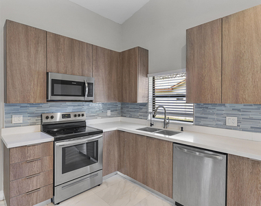 11461 Nw 39th Street - Photo Thumbnail 7