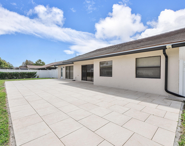 11461 Nw 39th Street - Photo Thumbnail 14