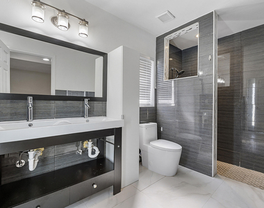 11461 Nw 39th Street - Photo Thumbnail 4