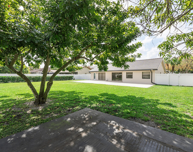 11461 Nw 39th Street - Photo Thumbnail 12