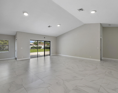 11461 Nw 39th Street - Photo Thumbnail 5