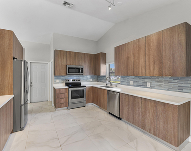11461 Nw 39th Street - Photo Thumbnail 8