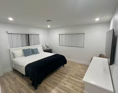 739 Se 12th Avenue - Photo Thumbnail 5