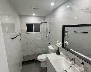 739 Se 12th Avenue - Photo Thumbnail 2