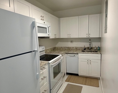 3000 Riomar Street - Photo Thumbnail 2