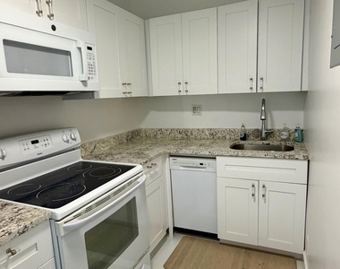 3000 Riomar Street - Photo Thumbnail 3