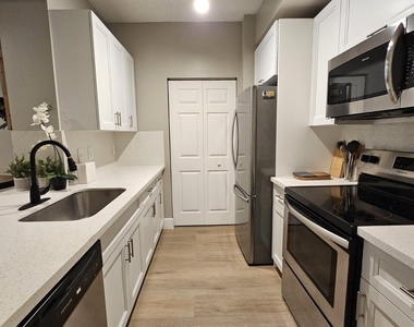 780 S Sapodilla Avenue - Photo Thumbnail 3