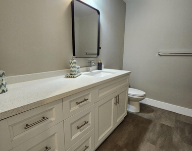 780 S Sapodilla Avenue - Photo Thumbnail 15