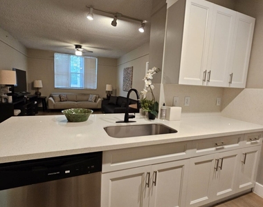 780 S Sapodilla Avenue - Photo Thumbnail 5