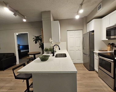780 S Sapodilla Avenue - Photo Thumbnail 8