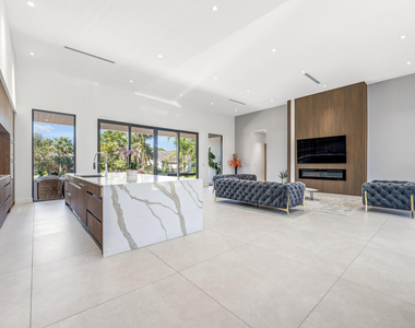1000 Sw 93rd Avenue - Photo Thumbnail 7