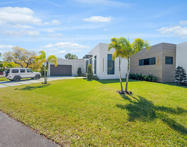 1000 Sw 93rd Avenue - Photo Thumbnail 2