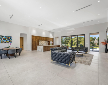 1000 Sw 93rd Avenue - Photo Thumbnail 6