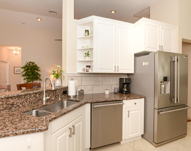 421 Nw Sunview Way - Photo Thumbnail 16