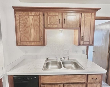 1901 E Lindsey Street - Photo Thumbnail 2