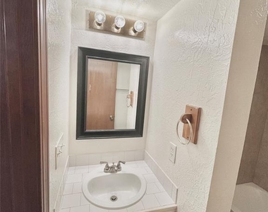 1901 E Lindsey Street - Photo Thumbnail 7