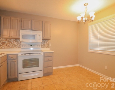 1645 Cedarview Court - Photo Thumbnail 7