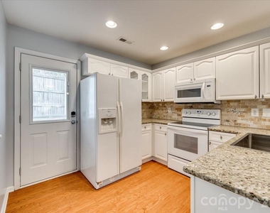 2052 Shady Pond Drive - Photo Thumbnail 8