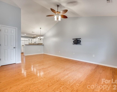 2052 Shady Pond Drive - Photo Thumbnail 3