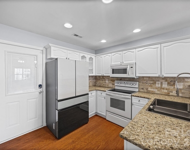 2052 Shady Pond Drive - Photo Thumbnail 7