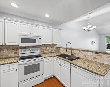 2052 Shady Pond Drive - Photo Thumbnail 8
