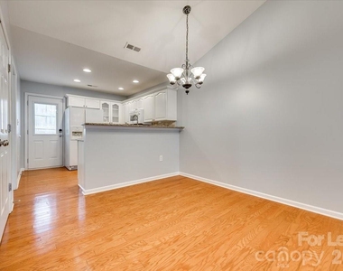 2052 Shady Pond Drive - Photo Thumbnail 6