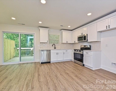 584 Pleasant Avenue - Photo Thumbnail 7