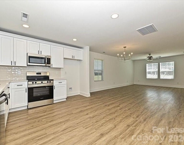 584 Pleasant Avenue - Photo Thumbnail 9