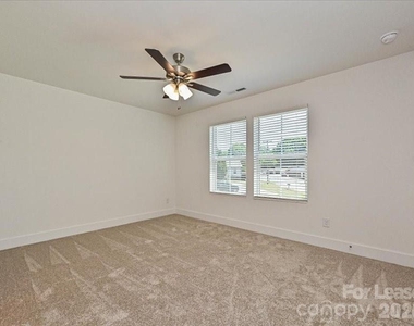 584 Pleasant Avenue - Photo Thumbnail 14