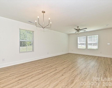 580 Pleasant Avenue - Photo Thumbnail 12
